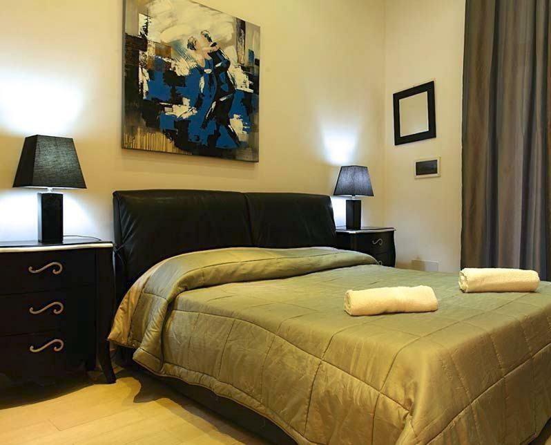 Corsovittorio111 Apartment Palermo Bagian luar foto
